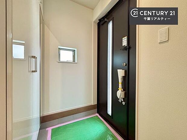 スッキリした玄関で戸を開けた瞬間、清潔感のある心地いい空間が出迎えてくれます。