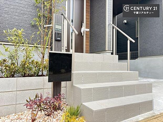 物件探しのご条件・ご要望・ご質問など、何なりと弊社スタッフまでお申し付けください！不動産に関することなら、どのようなことでも誠心誠意対応させて頂きます。