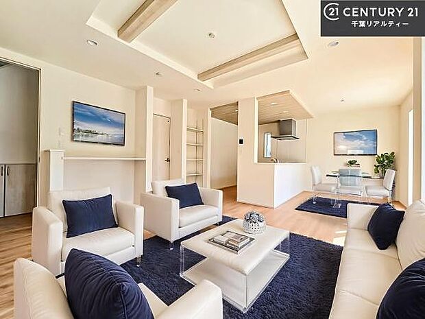 家具はCGパースです。大切な家族が集まるからこそLDKにはこだわりたい。子供たちが元気に笑いながら走り回っている姿を見た時が「広い家にして良かった」と思う瞬間です。