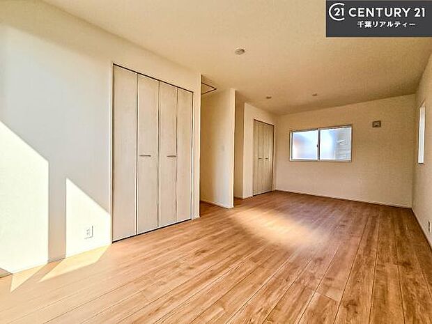 シンプルにデザインされているため、家具を選びません！お気に入りの家具を置いてくつろげる空間を作ることができます。