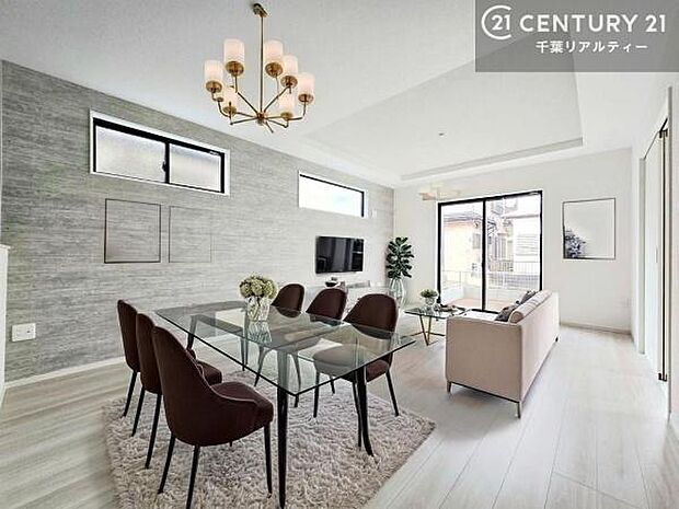 家具はCGパースです。開放感のある広々LDK!ソファーやダイニングテーブルを置いても窮屈にならないので快適に過ごせます!コミュニケーションが取りやすいリビングです!