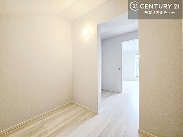 用途多様なフリースペース完備!収納として、書斎としてなど様々な用途でお使いいただけるスペースです。