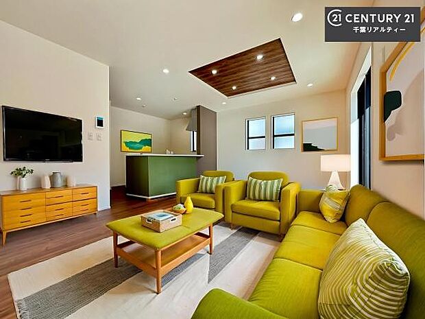 家具はCGパースです。心地良いリビングは家族が自然と集まります。家族団欒の時間が増えそうです。ご家族と、より一層充実した時間を過ごせそうですね。