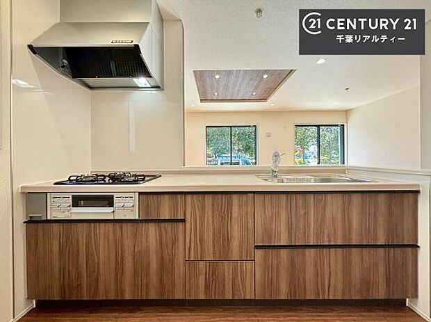 収納スペースが豊富で、調理スペースがスッキリと片付きひろ〜く活用できます！快適に作業ができます！毎日の料理が捗ります！