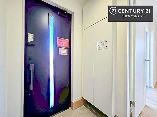 シューズボックス付きなので、玄関が片付きお掃除がしやすいです！スッキリした玄関で戸を開けた瞬間、清潔感のある心地いい空間が出迎えてくれます。