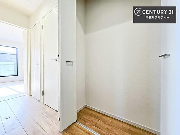 住空間をすっきり使うためには必須ポイントの収納スペースですよね。是非現地でご確認ください！