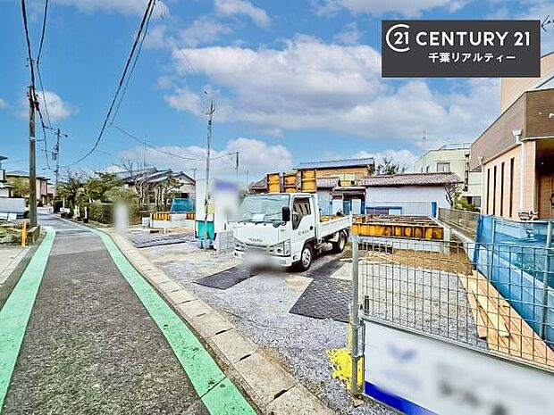 現在建築中。完成後は明るく開放的なリビングや最新設備のキッチンなど快適な空間が広がります。未完成だからこそ“新しい暮らし”への期待が高まる住まい。今しか見られない建築中の様子も必見です。