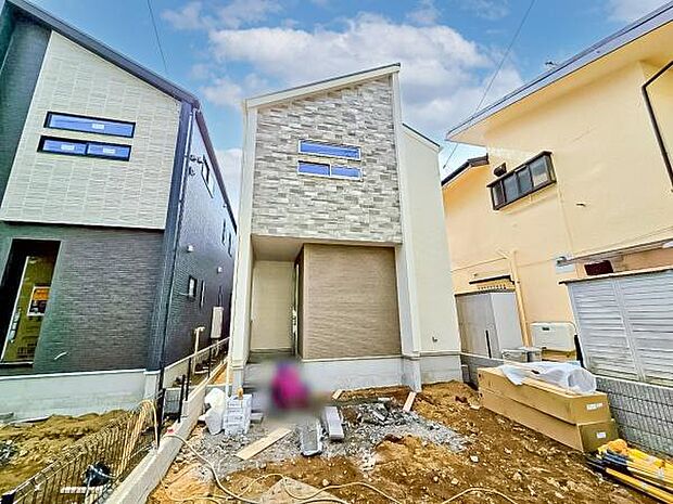 小学校徒歩約1分でお子様の通学の安心！その他生活利便施設が周辺に充実しております！周辺環境のご案内もいたしますのでお気軽にお問い合わせください！！