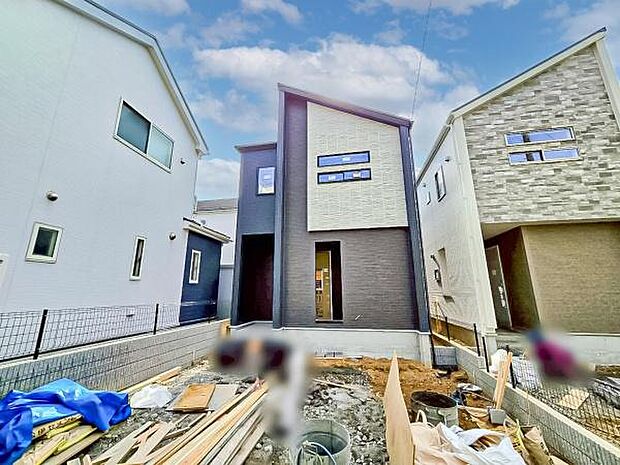 小学校徒歩約1分でお子様の通学の安心！その他生活利便施設が周辺に充実しております！周辺環境のご案内もいたしますのでお気軽にお問い合わせください！！