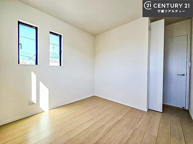 シンプルにデザインされているため、家具を選びません！お気に入りの家具を置いてくつろげる空間を作ることができます。