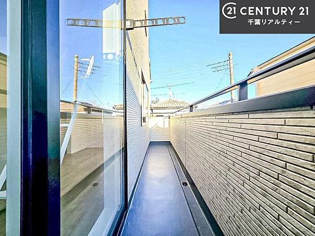 陽当たり良好なバルコニーです！晴れた日には青い空を見渡せる開放的な時間を楽しめます。