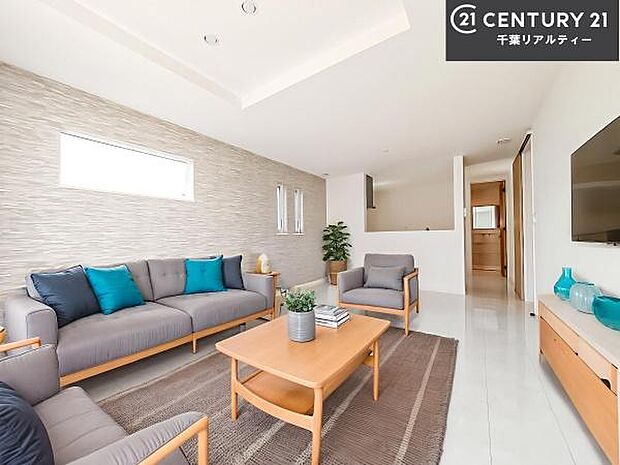 家具はCGパースです。開放感のある広々LDK!ソファーやダイニングテーブルを置いても窮屈にならないので快適に過ごせます!コミュニケーションが取りやすいリビングです!