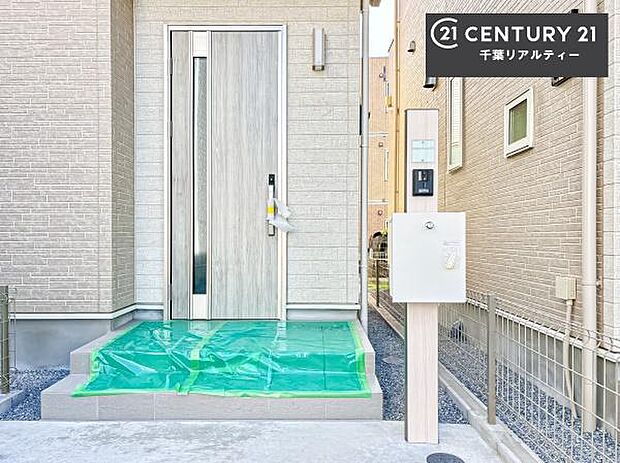 郵便ポスト付きで不在時でも荷物が受け取れてとっても便利!家にいなきゃいけないストレス回避!再配達の手間が省けます!