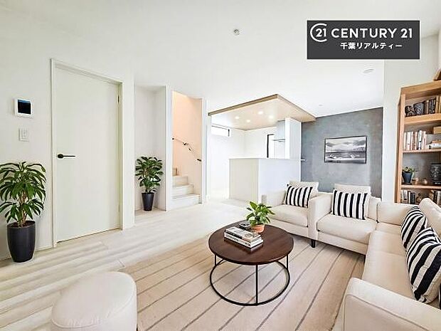 家具はCGパースです。開放感のある広々LDK!ソファーやダイニングテーブルを置いても窮屈にならないので快適に過ごせます!コミュニケーションが取りやすいリビングです!