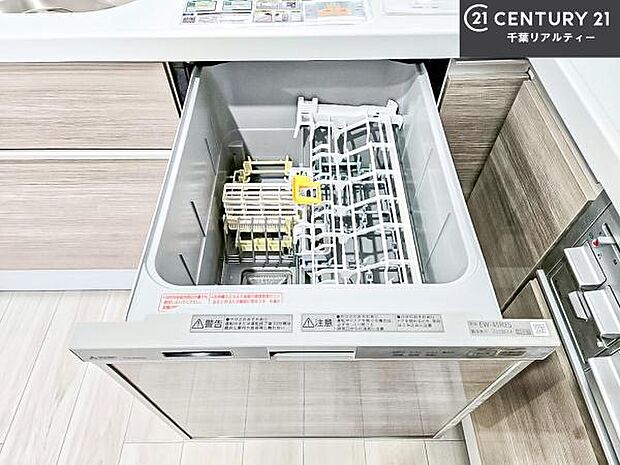 食洗機付きのキッチンです!忙しい時や手荒れ防止として大変活躍する便利な仕様です!ビルトインなのでキッチンの場所を取らず調理スペースを広く使うことが出来ます!