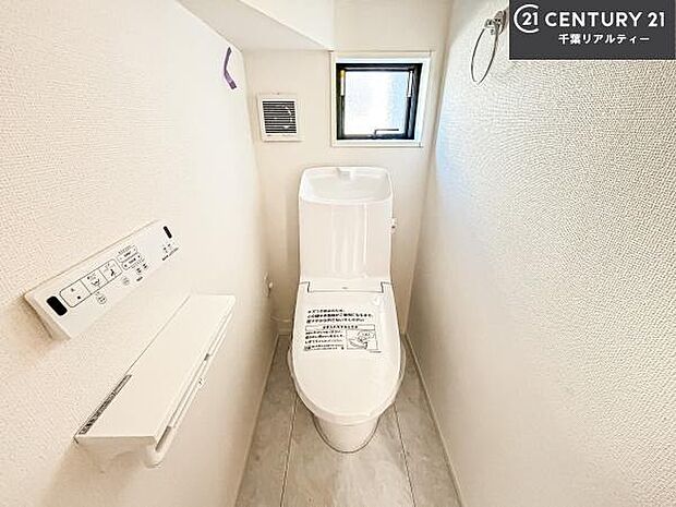 清潔感のある色味のお手洗いです!さわやかでスッキリする空間です!お手入れがしやすいトイレです!