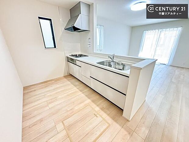 毎日使うキッチンが綺麗で清潔ならお料理を作るのも楽しくなりますよね。機能性とデザイン性を兼ね備えた嬉しいキッチン