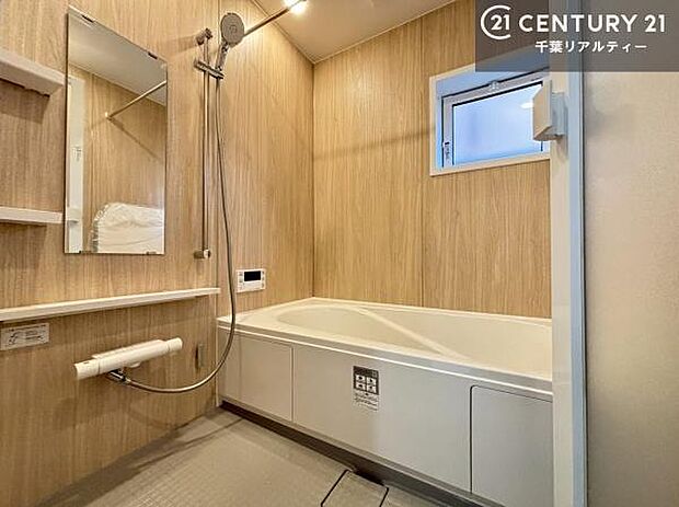 1日の疲れをしっかりと癒してくれる浴室です。おうちの素敵なリラクゼーション場所ですね。