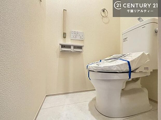 1・2階にトイレがございます!朝の忙しい時間帯も待たずにすみそうですね。白を基調とした清潔感のあるトイレでお手入れがしやすいです!