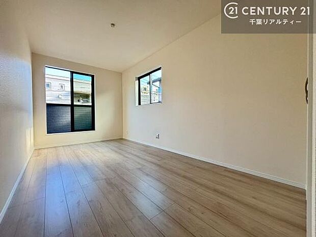 シンプルにデザインされているため、家具を選びません!お気に入りの家具を置いてくつろげる空間を作ることができます。