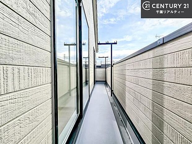 陽当たり良好なバルコニーです!晴れた日には青い空を見渡せる開放的な時間を楽しめます。