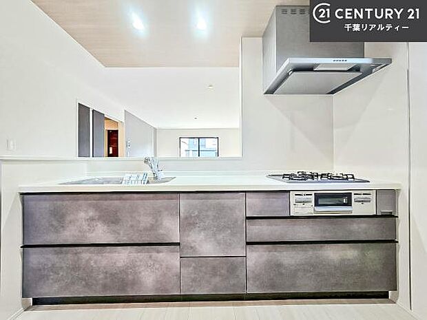 収納スペースが豊富で、調理スペースがスッキリと片付きひろ〜く活用できます!快適に作業ができます!毎日の料理が捗ります!