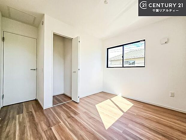 シンプルにデザインされているため、家具を選びません!お気に入りの家具を置いてくつろげる空間を作ることができます。