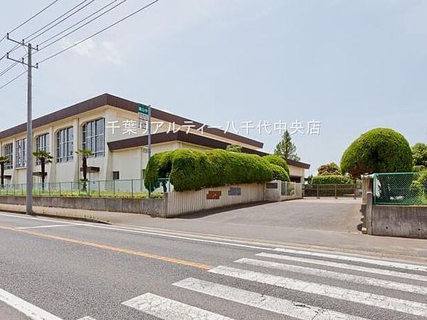 成田市立遠山中学校まで1400m