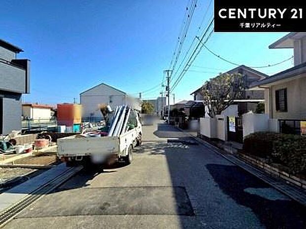 気になるお子様の学校までの道のりや駅までのルート、お買い物の場所などもご一緒にご案内いたします!