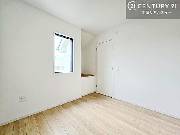 4つの洋室があるからこそ叶う、自由度の高い暮らし。寝室や在宅ワーク用の書斎など、ライフスタイルに合わせて使い分けが可能です。