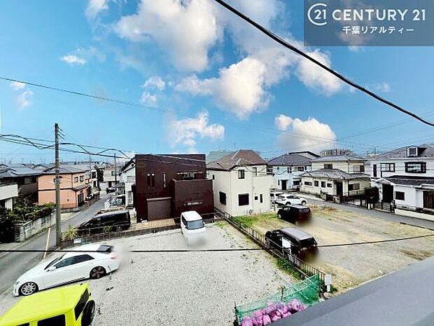 前面に建物がないため、開放感あふれる眺望を実現。視界が大きく広がり、空の広さを感じられる住環境です。