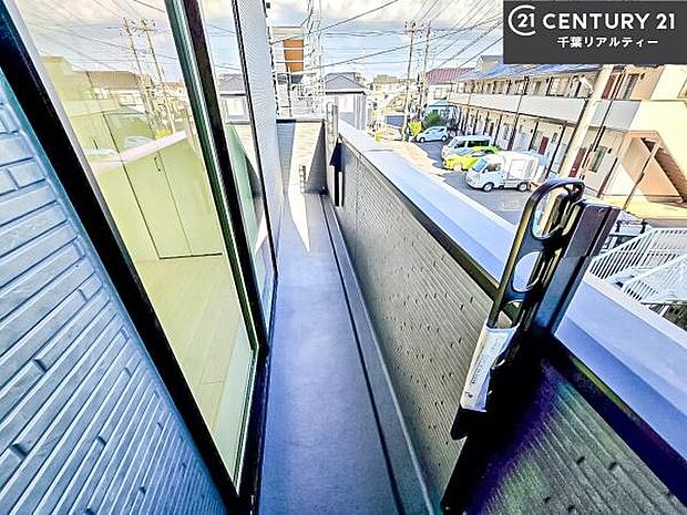 陽当たり良好なバルコニーです!晴れた日には青い空を見渡せる開放的な時間を楽しめます。