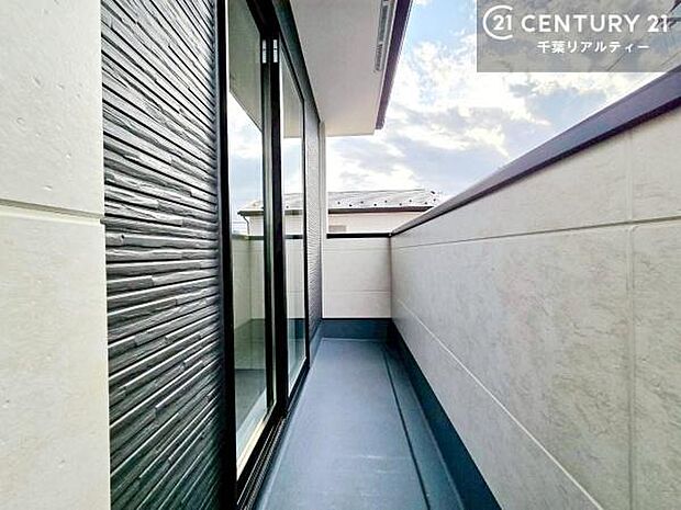 バルコニーを二か所に設けたゆとりのある設計。用途に合わせて使い分けができ、毎日の暮らしを快適にサポートします。