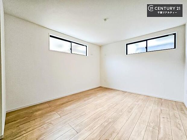 シンプルにデザインされているため、家具を選びません!お気に入りの家具を置いてくつろげる空間を作ることができます。