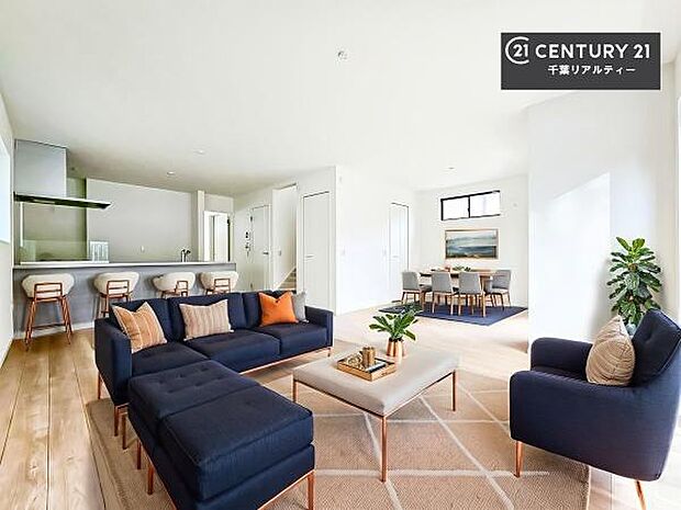 家具はCGパースです。心地良いリビングは家族が自然と集まります。家族団欒の時間が増えそうです。ご家族と、より一層充実した時間を過ごせそうですね。