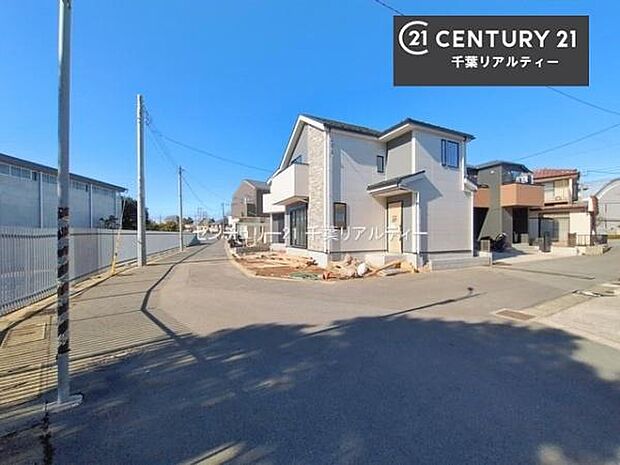 気になるお子様の学校までの道のりや駅までのルート、お買い物の場所などもご一緒にご案内いたします!