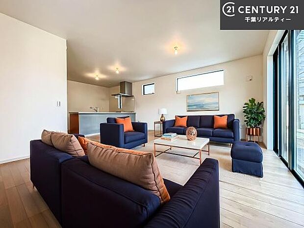 家具はCGパースです。大切な家族が集まるからこそLDKにはこだわりたい。子供たちが元気に笑いながら走り回っている姿を見た時が「広い家にして良かった」と思う瞬間です。