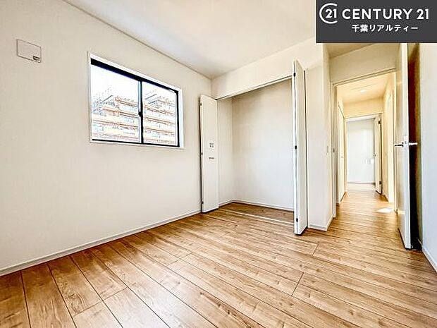 シンプルにデザインされているため、家具を選びません!お気に入りの家具を置いてくつろげる空間を作ることができます。