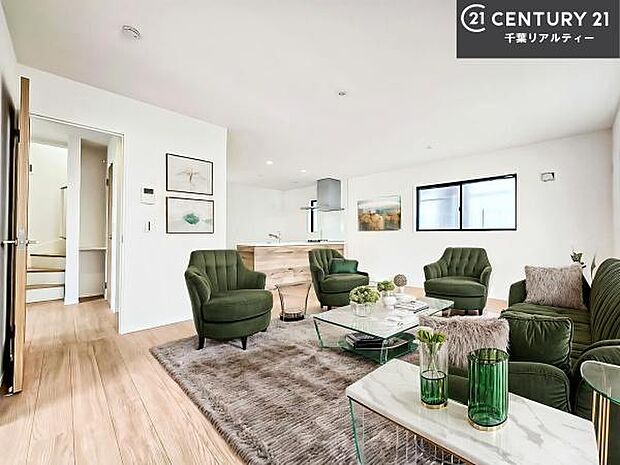 家具はCGパースです。広々ダイニングスペース!ゆったりお食事。笑い声響く楽しい時間が過ごせます。日々の疲れも癒されます!