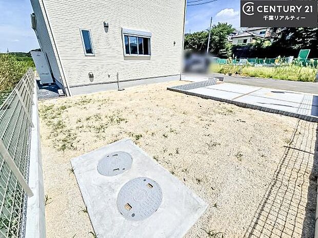 陽当たり良好なお庭です!晴れた日には青い空を見渡せる開放的な時間を楽しめます。ガーデニングや家庭菜園も楽しめます!