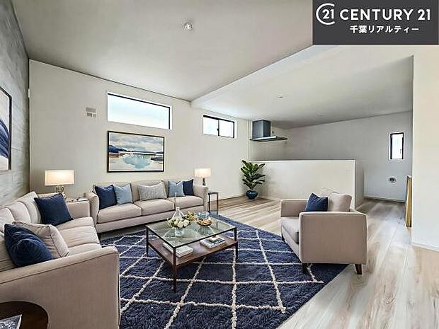 家具はCGパースです。心地良いリビングは家族が自然と集まります。家族団欒の時間が増えそうです。ご家族と、より一層充実した時間を過ごせそうですね。