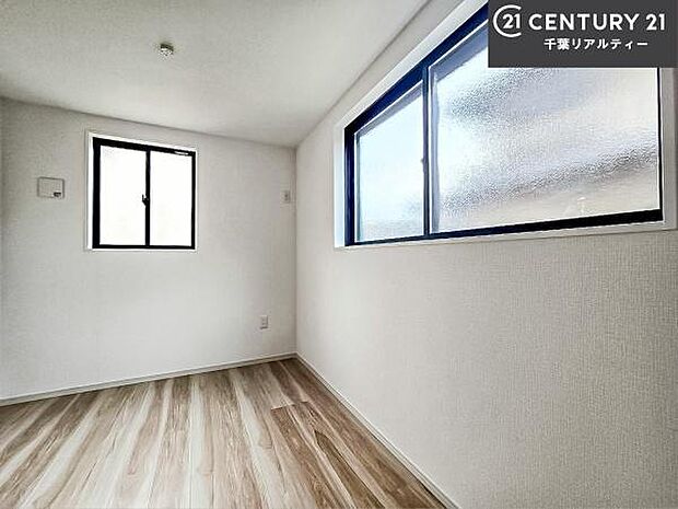 掃き出し窓がないお部屋は、お子様のお部屋としても安心です!