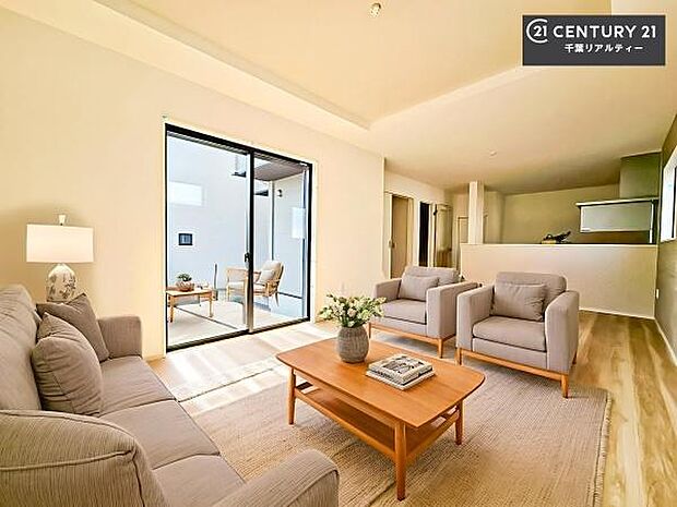 家具はCGパースです。広々ダイニングスペース!ゆったりお食事。笑い声響く楽しい時間が過ごせます。日々の疲れも癒されます!