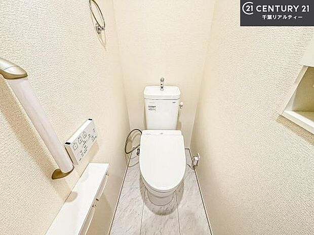 温水洗浄便座につき、冬場は便座が暖かくできるので冷たい便座に座らずに済む嬉しい仕様です!