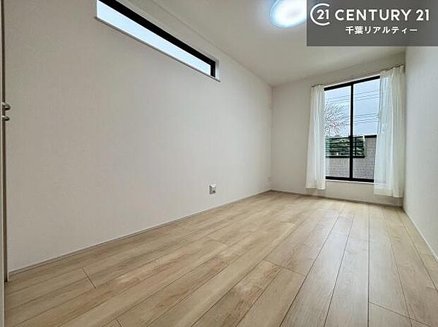 シンプルにデザインされているため、家具を選びません!お気に入りの家具を置いてくつろげる空間を作ることができます。