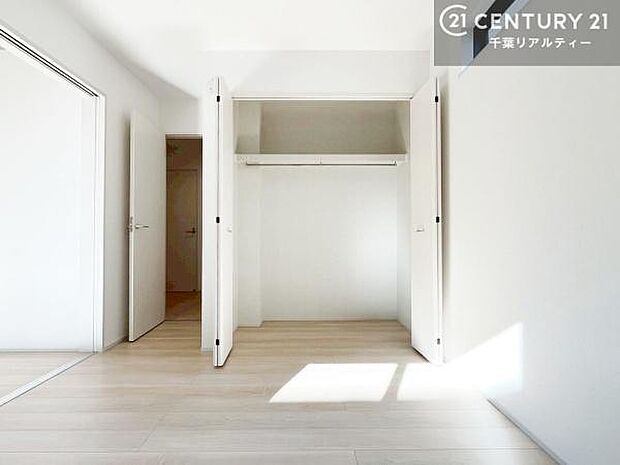 収納が充実しているからこそ、お部屋はいつも広々。掃除や片付けもラクになり、居心地の良い暮らしが続きます。