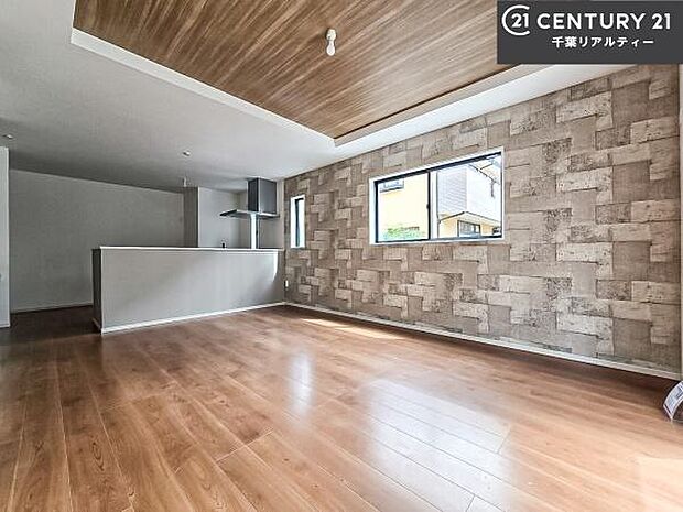 広々ダイニングスペース!ゆったりお食事。笑い声響く楽しい時間が過ごせます。日々の疲れも癒されます!