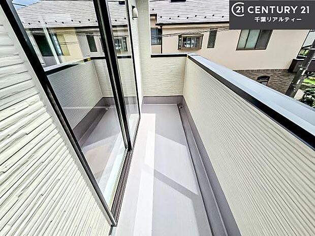 陽当たり良好なバルコニーです!晴れた日には青い空を見渡せる開放的な時間を楽しめます。