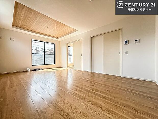 広々ダイニングスペース!ゆったりお食事。笑い声響く楽しい時間が過ごせます。日々の疲れも癒されます!