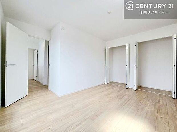 収納がしっかりあるので家具の配置がしやすく、ライフスタイルに合わせたお部屋作りが可能です。